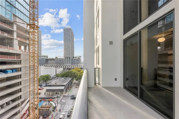 $840,000 | 11 Northeast 6th Street, Unit 907, Miami, FL 33132
