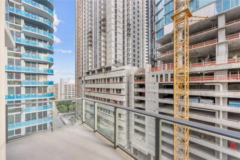 $840,000 | 11 Northeast 6th Street, Unit 907, Miami, FL 33132