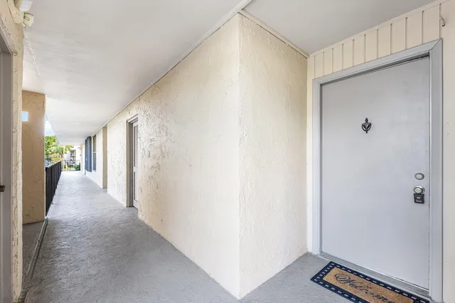 $279,900 | 10 Royal Palm Way, Unit 203, Boca Raton, FL 33432