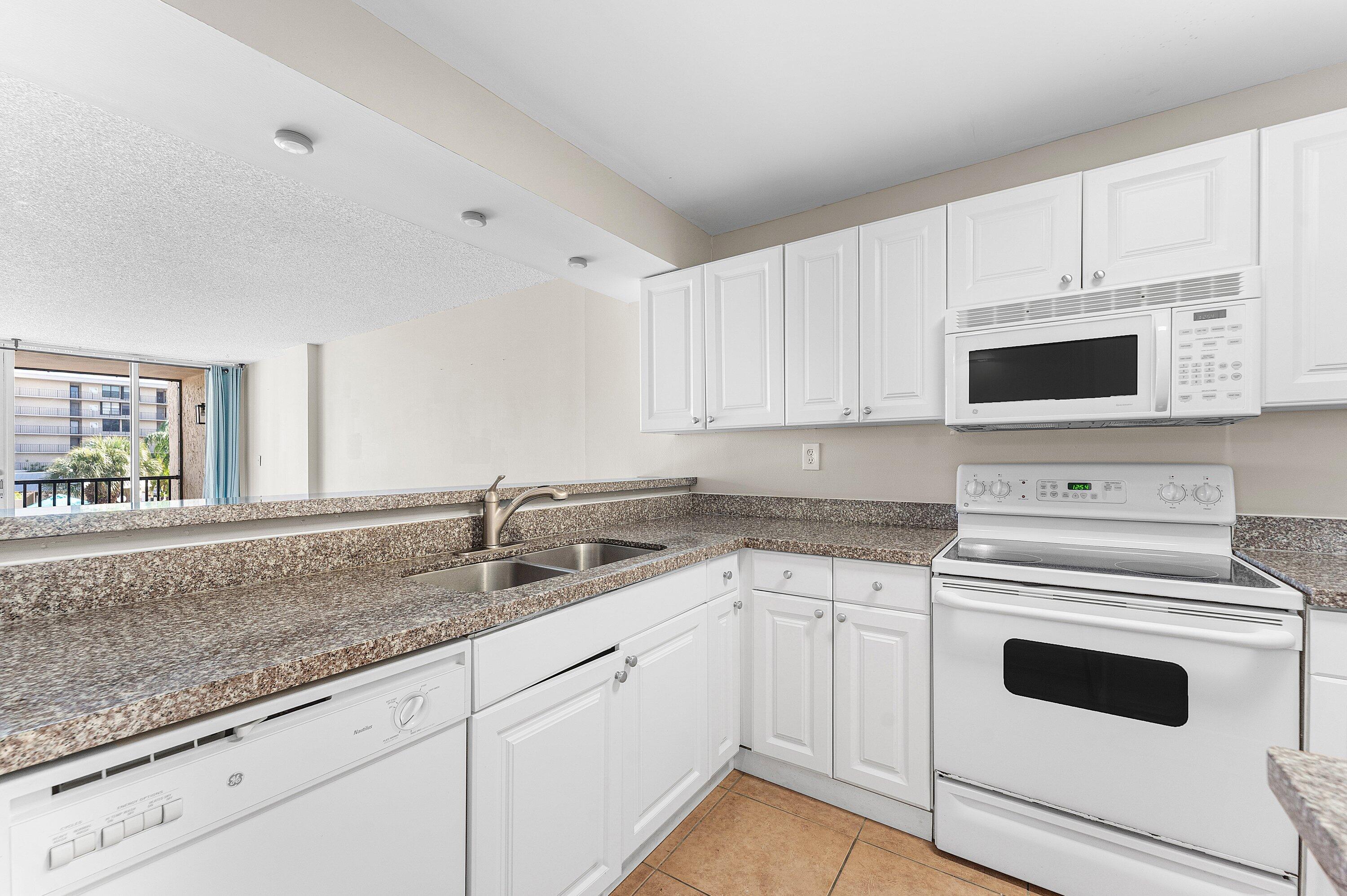 10 Royal Palm Way, Unit 203 Boca Raton, FL 33432 - Photo 19 of 45 013-10RoyalPalmWay-203-BocaRaton-FL-3343