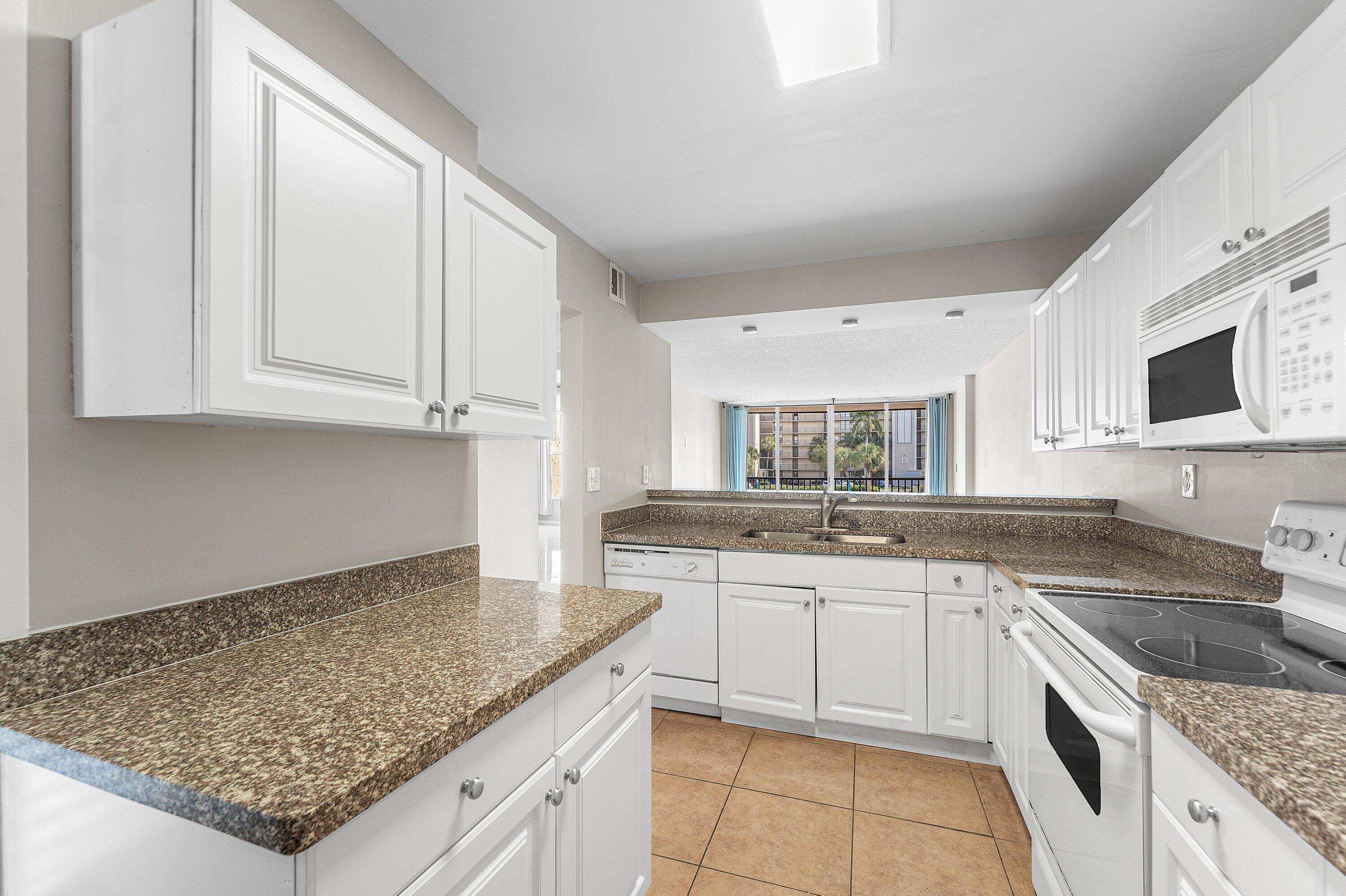 10 Royal Palm Way, Unit 203 Boca Raton, FL 33432 - Photo 21 of 45 015-10RoyalPalmWay-203-BocaRaton-FL-3343