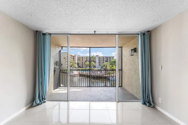 $279,900 | 10 Royal Palm Way, Unit 203, Boca Raton, FL 33432