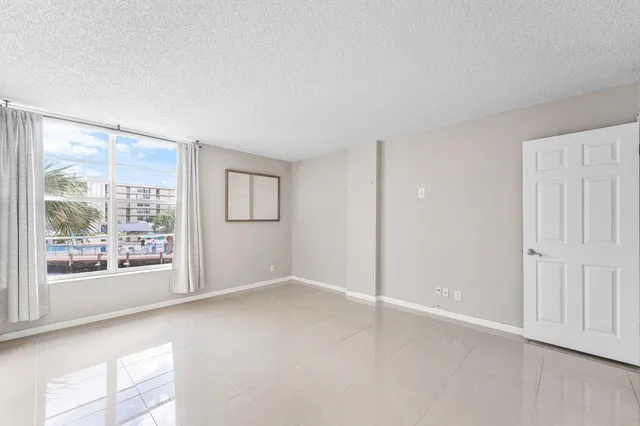 $279,900 | 10 Royal Palm Way, Unit 203, Boca Raton, FL 33432
