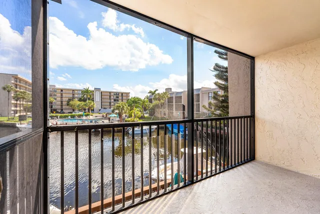 $279,900 | 10 Royal Palm Way, Unit 203, Boca Raton, FL 33432