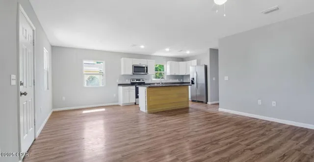 $2,000 | 2806 East 3rd Street, Panama City, FL 32401