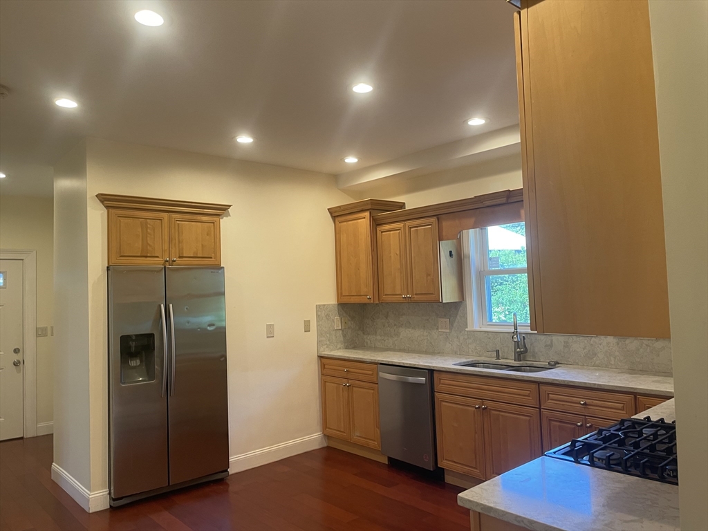 153 Walnut Street, Unit 1 Newton, MA 02460 - Photo 5 of 18
