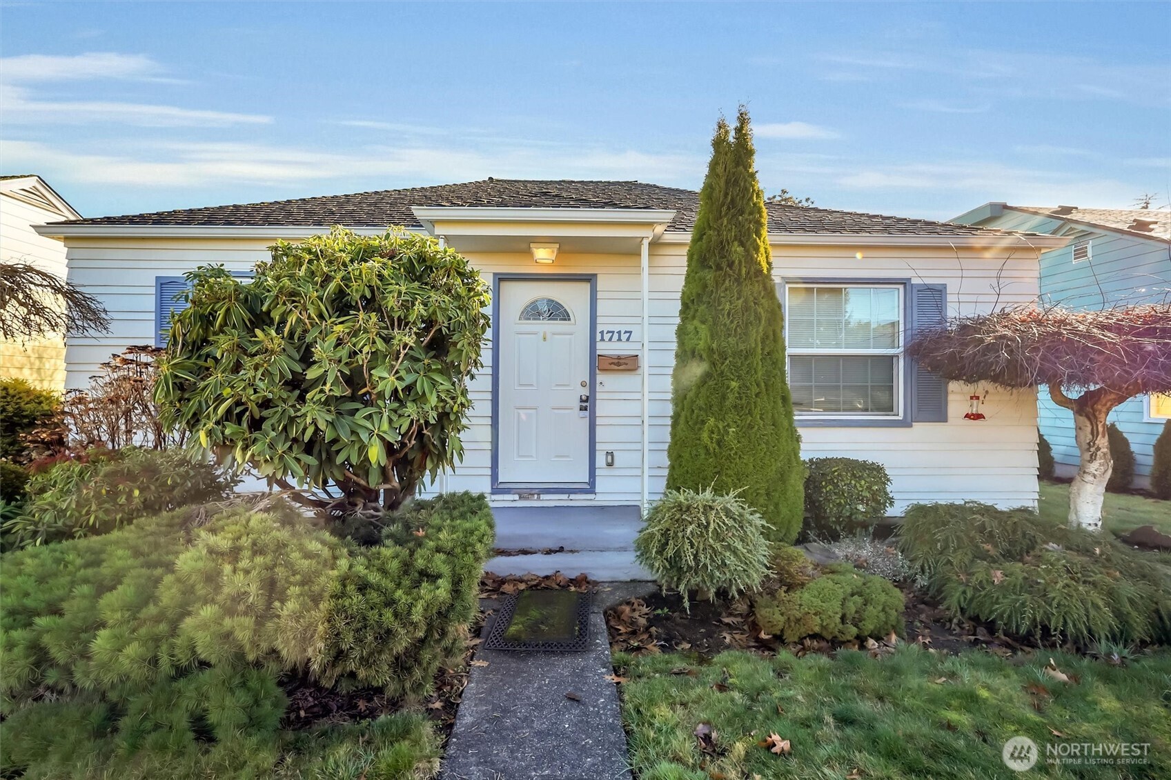 1717 Cedar Street Everett, WA 98201 - Photo 3 of 40