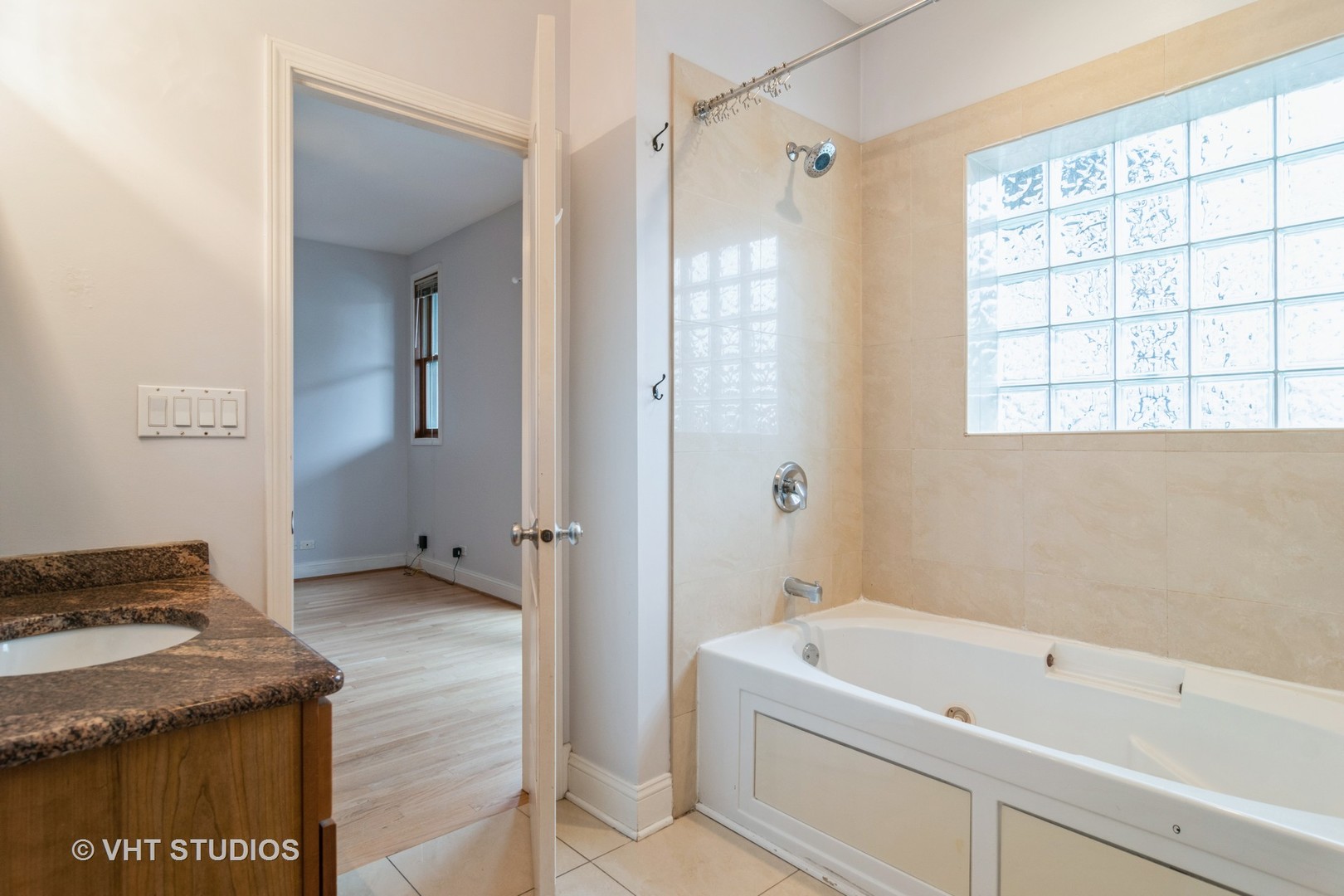 1939 West Division Street, Unit R2 Chicago, IL 60622 - Photo 11 of 18 a bathroom with a tub a sink and a window
