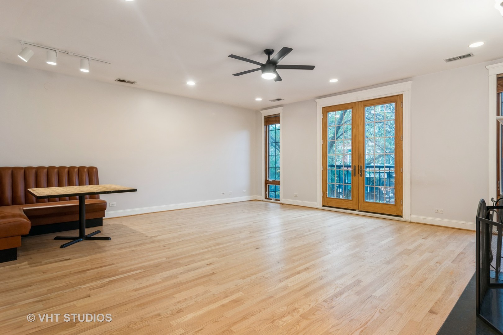 1939 West Division Street, Unit R2 Chicago, IL 60622 - Photo 5 of 18 a view of a livingroom with furniture and a window