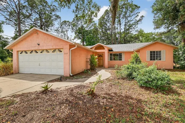 $325,000 | 601 Vincent Drive, Mount Dora, FL 32757