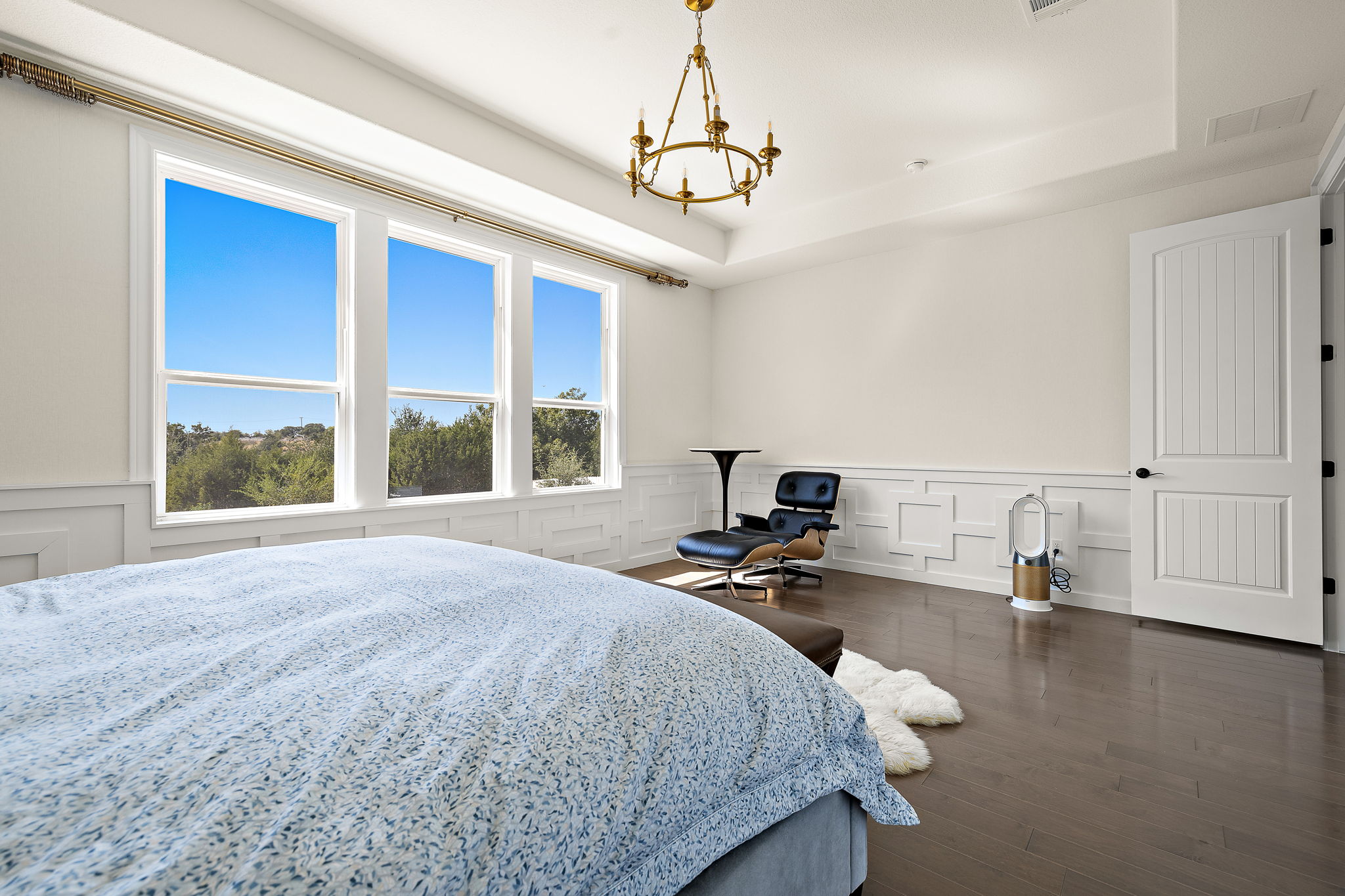 218 Encanto Place Austin, TX 78737 - Photo 20 of 40 a bedroom with bed and window