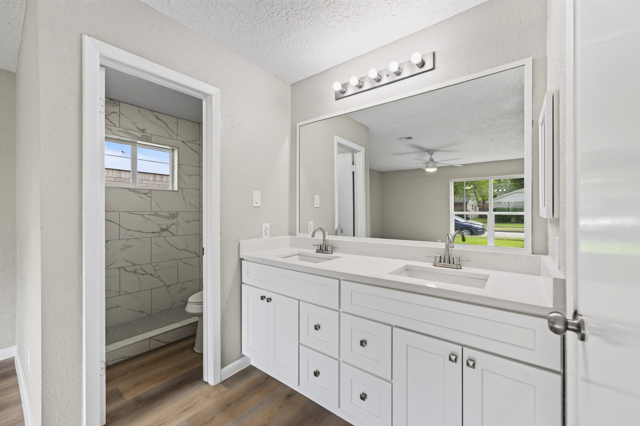 2402 Colonial Ridge Drive Friendswood, TX 77546 - Photo 22 of 38 Gallery Image 22