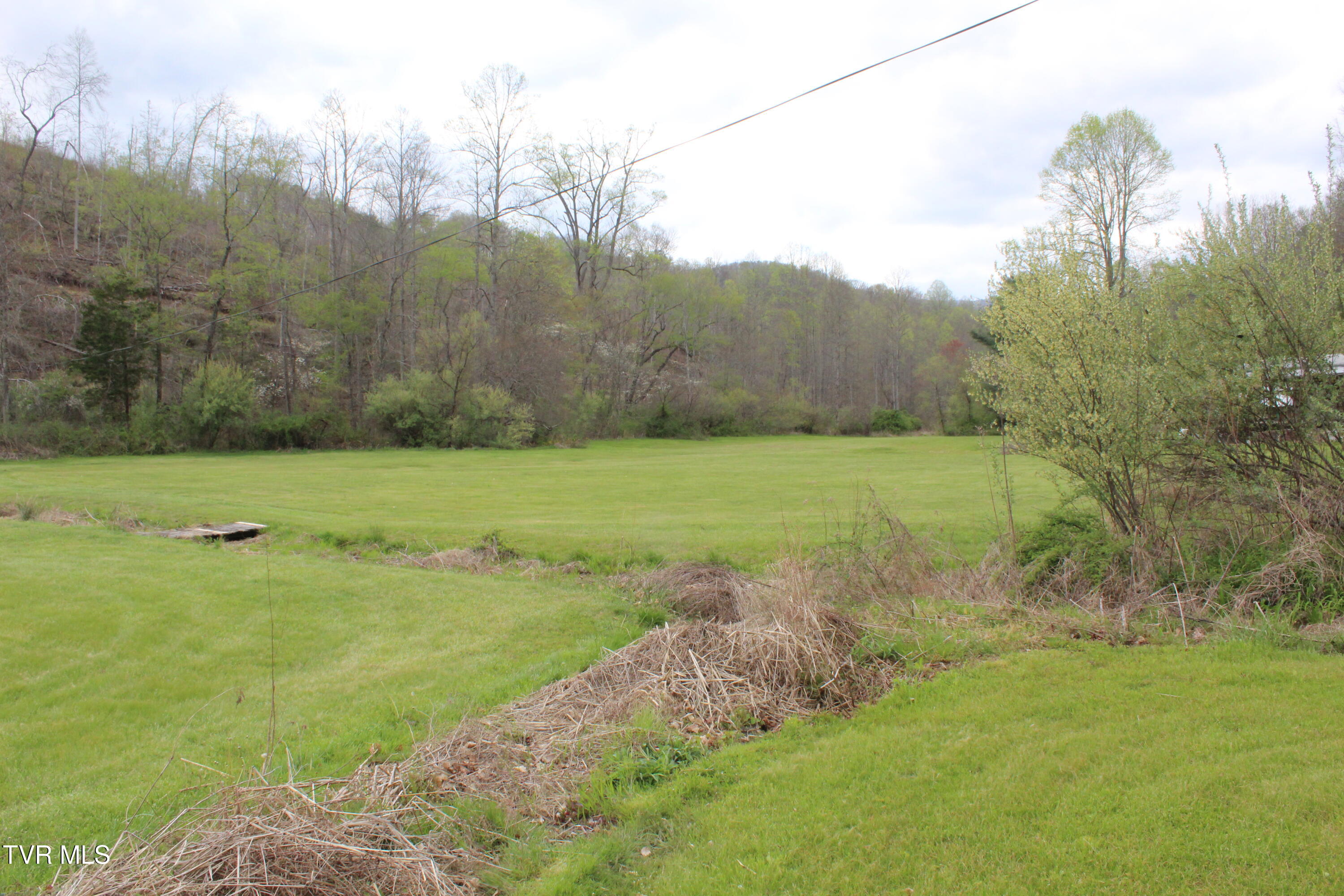 4598-4550 Reeds Creek Road, Unit 9 & 10 Keokee, VA 24265 - Photo 15 of 39 IMG_6686