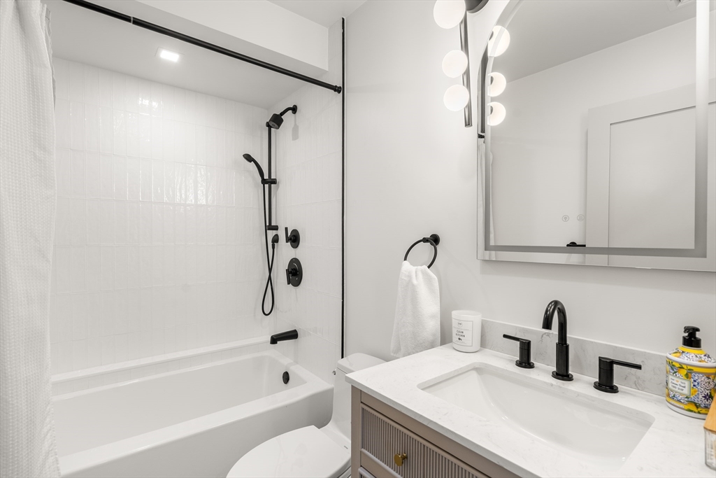 29 South Munroe Terrace, Unit PH Boston, MA 02122 - Photo 19 of 39