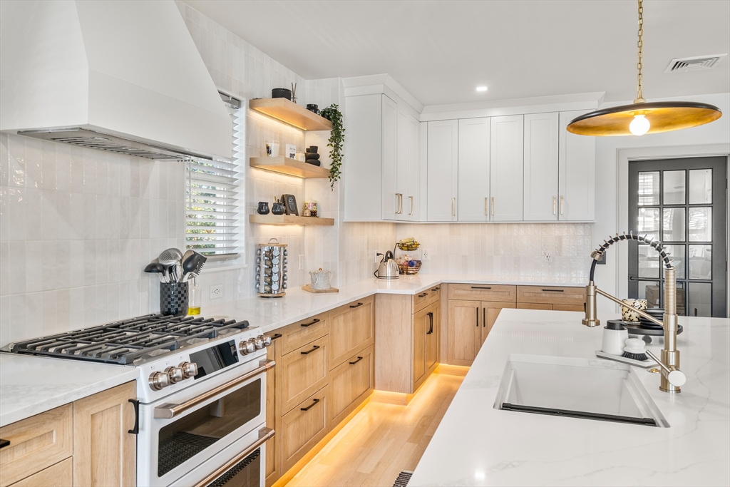 29 South Munroe Terrace, Unit PH Boston, MA 02122 - Photo 22 of 39