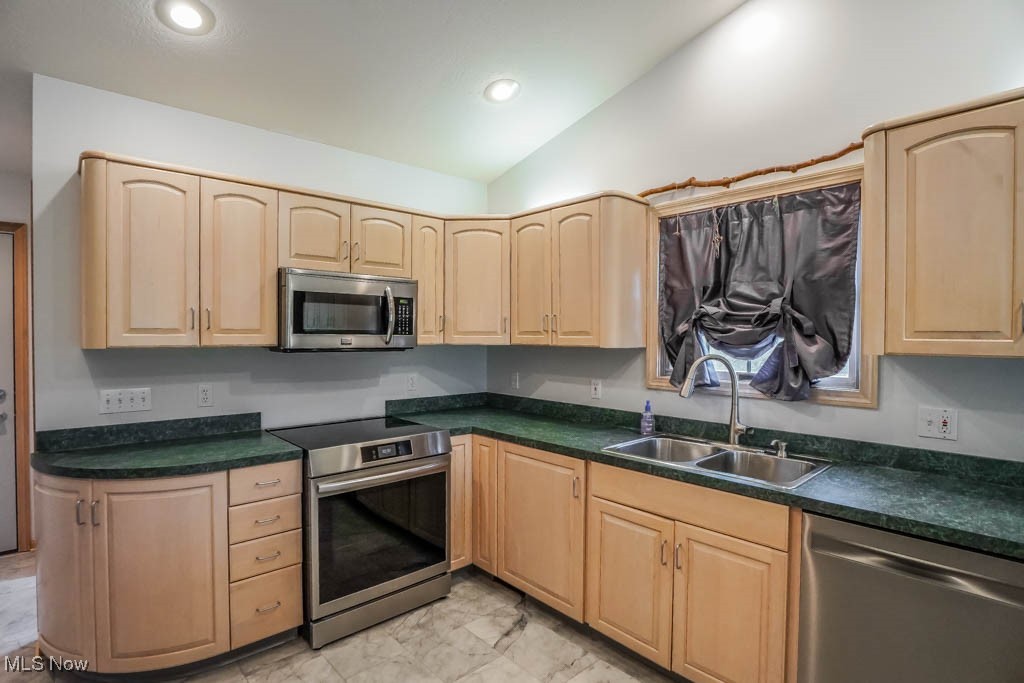 5877 Smith Road Southwest Navarre, OH 44662 - Photo 15 of 40 Gallery Image 15