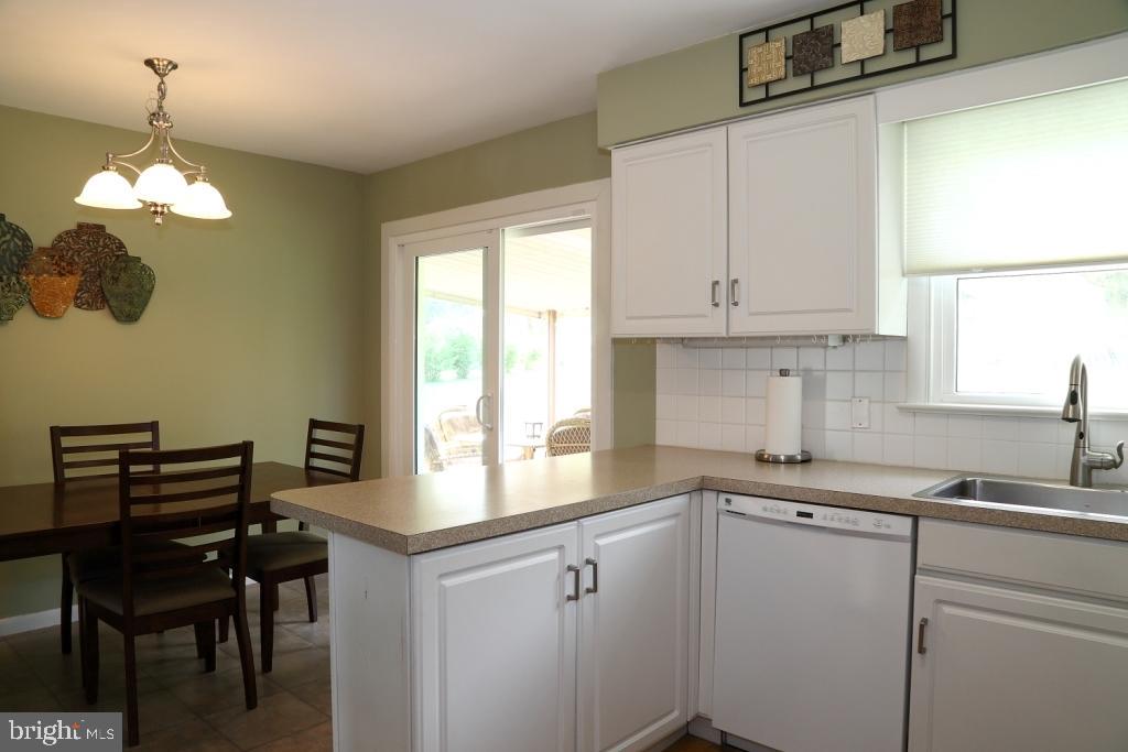 1704 Manor Ridge Drive Lancaster, PA 17603 - Photo 7 of 18 Gallery Image 7
