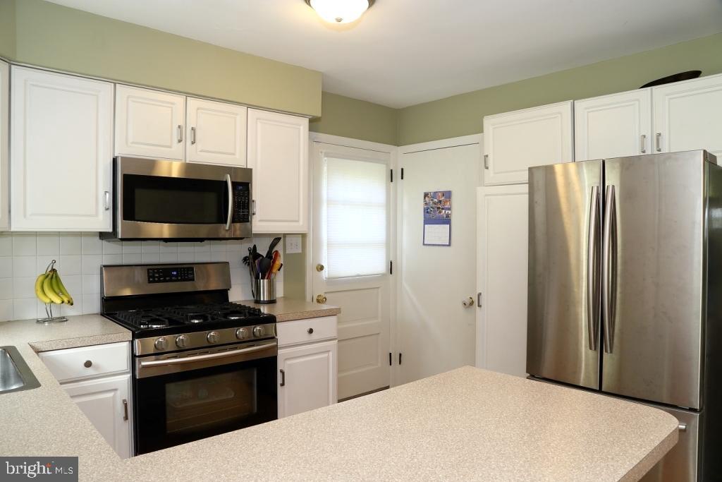 1704 Manor Ridge Drive Lancaster, PA 17603 - Photo 9 of 18 Gallery Image 9