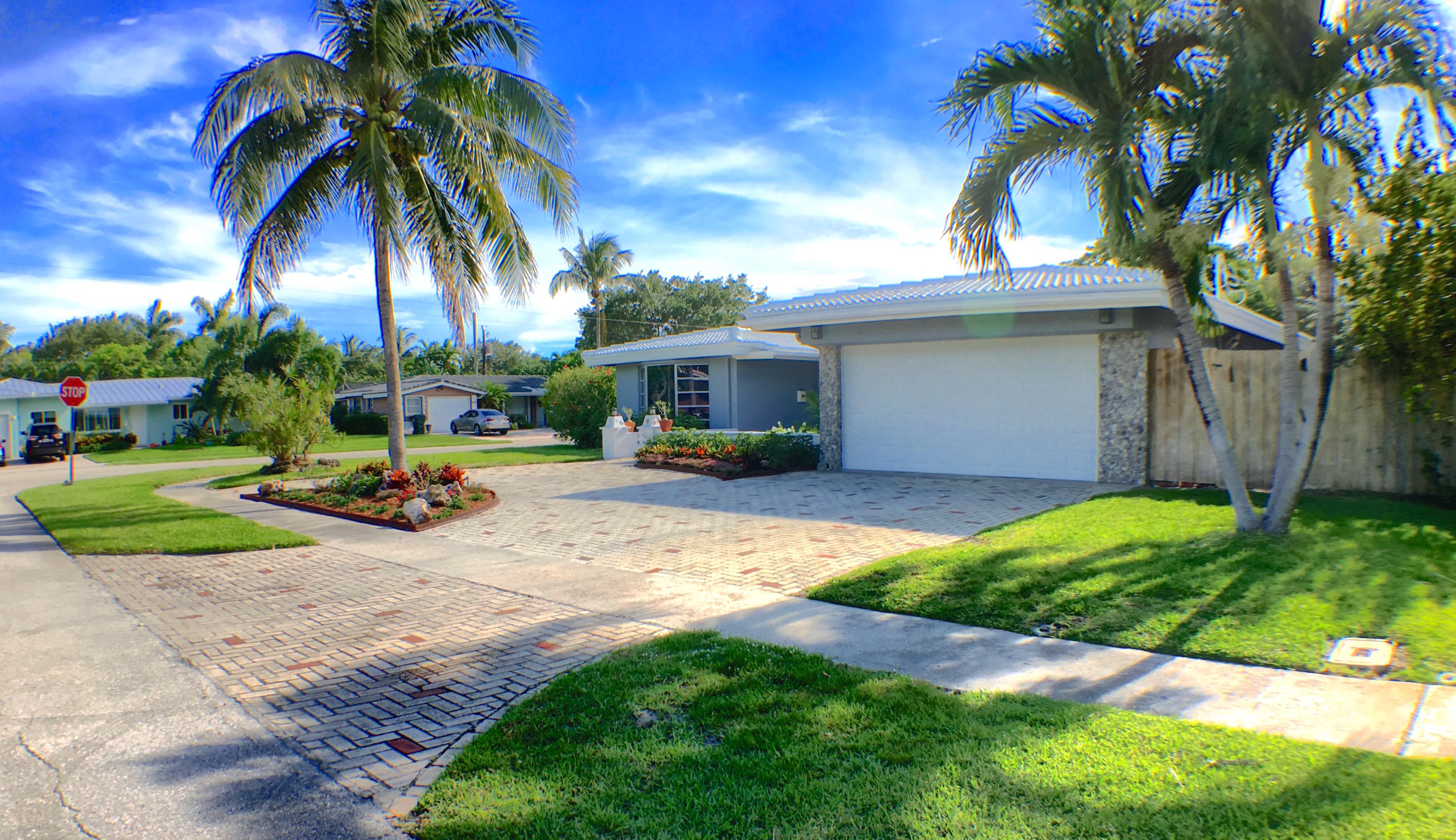 425 Southwest 7th Terrace Boca Raton, FL 33486 - Photo 1 of 26 Corner home