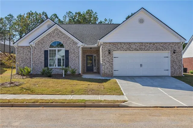 $2,300 | 853 Crossroads Court, Social Circle, GA 30025