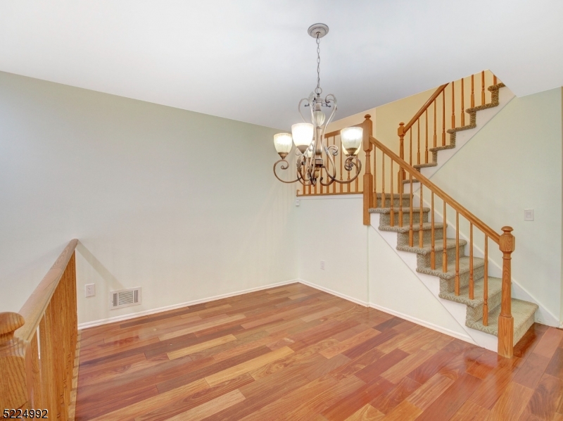 402 Marten Road Princeton, NJ 08540 - Photo 12 of 19 Gallery Image 12