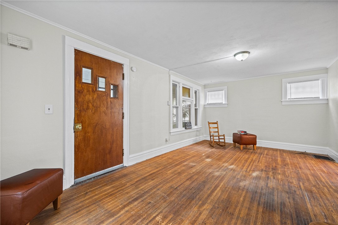 380 Sawyer Street Rochester, NY 14619 - Photo 6 of 36