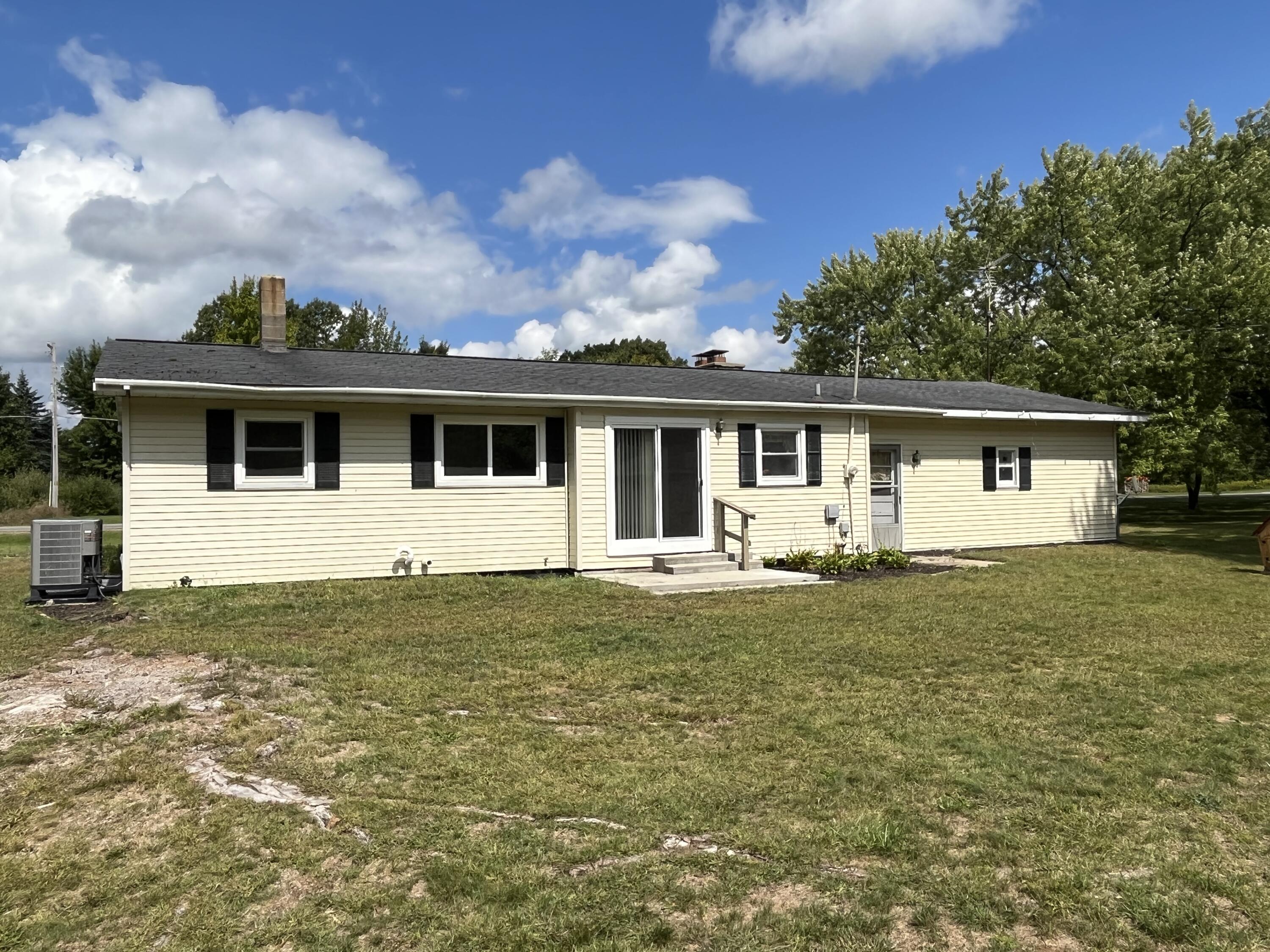 7613 West Stanton Road Stanton, MI 48888 - Photo 3 of 23 1FB628A5-9258-41BF-BB09-BE65607DAD60