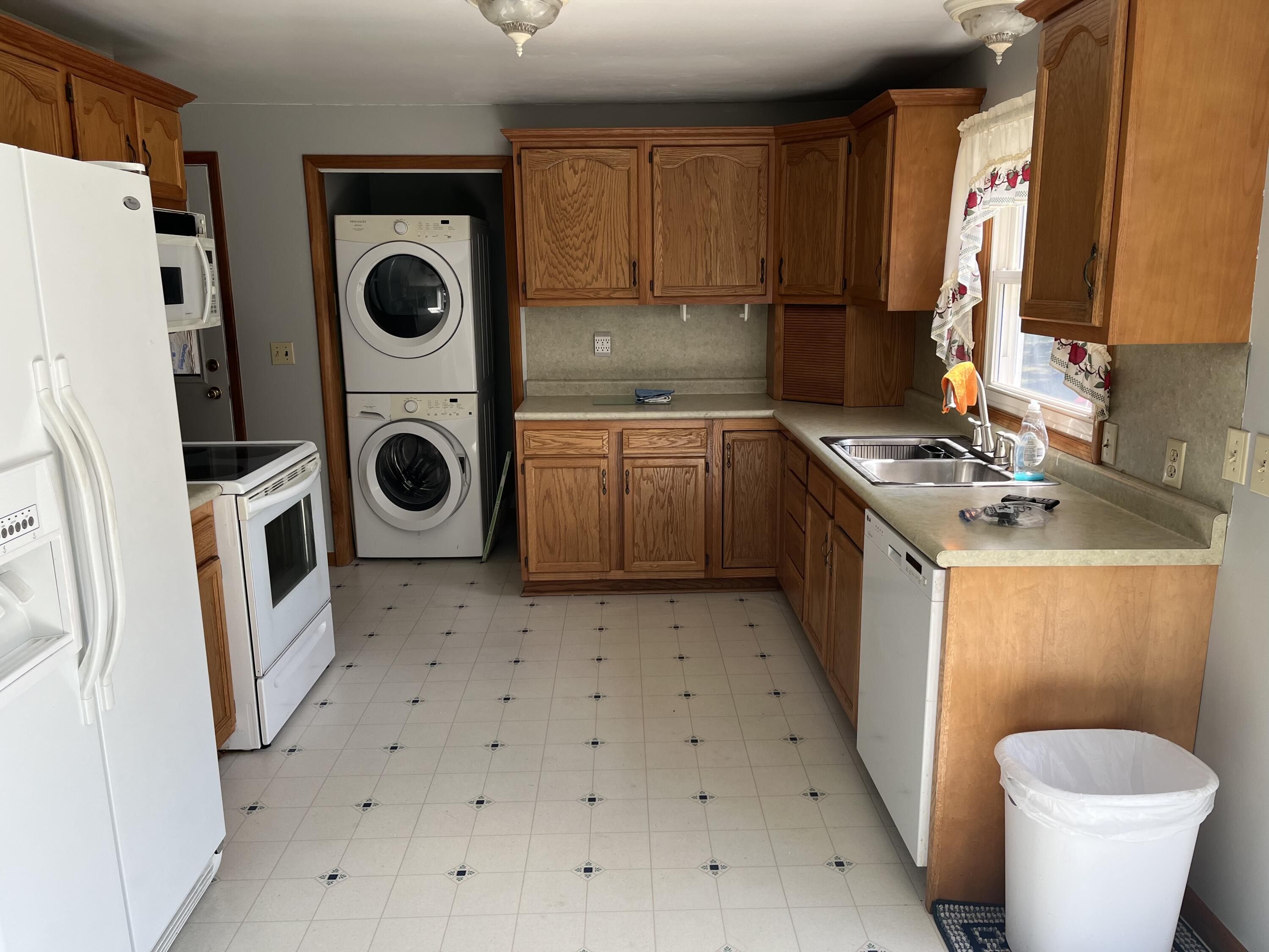 7613 West Stanton Road Stanton, MI 48888 - Photo 7 of 23 24814948-6696-45E1-97D7-05B47CDC6F47