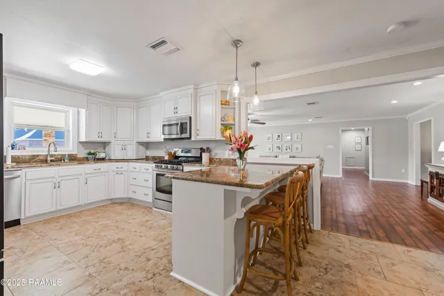 $375,000 | 602 Astor Pl Drive, New Iberia, LA 70563