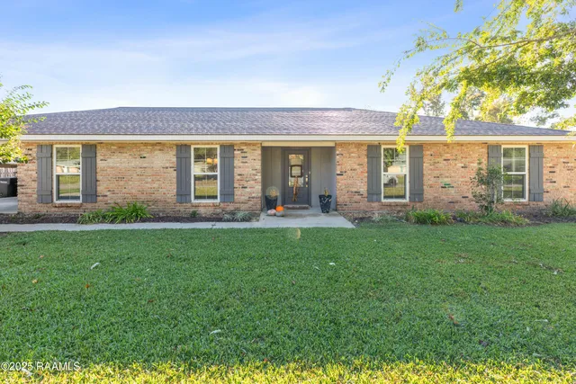 $375,000 | 602 Astor Pl Drive, New Iberia, LA 70563