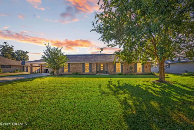 $375,000 | 602 Astor Pl Drive, New Iberia, LA 70563