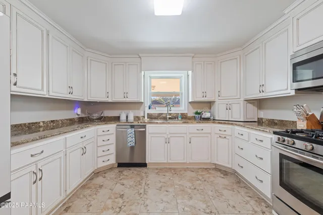 $375,000 | 602 Astor Pl Drive, New Iberia, LA 70563