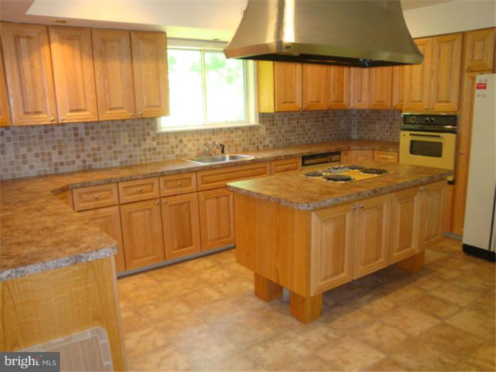 250 West Upper Ferry Road Ewing, NJ 08628 - Photo 2 of 16 Kitchen