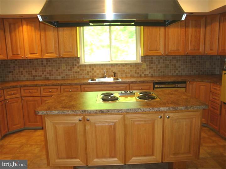 250 West Upper Ferry Road Ewing, NJ 08628 - Photo 4 of 16 Kitchen