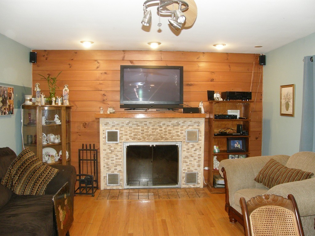 43 Mason Road Dudley, MA 01571 - Photo 4 of 30