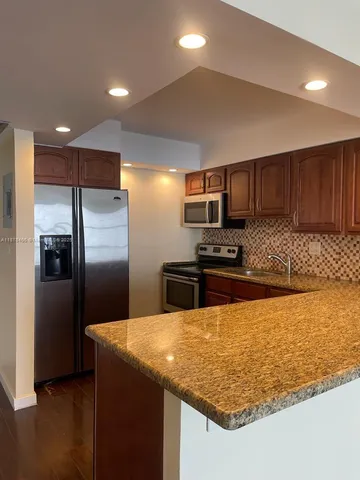 $1,840 | 1000 Parkview Drive, Unit 926, Hallandale Beach, FL 33009