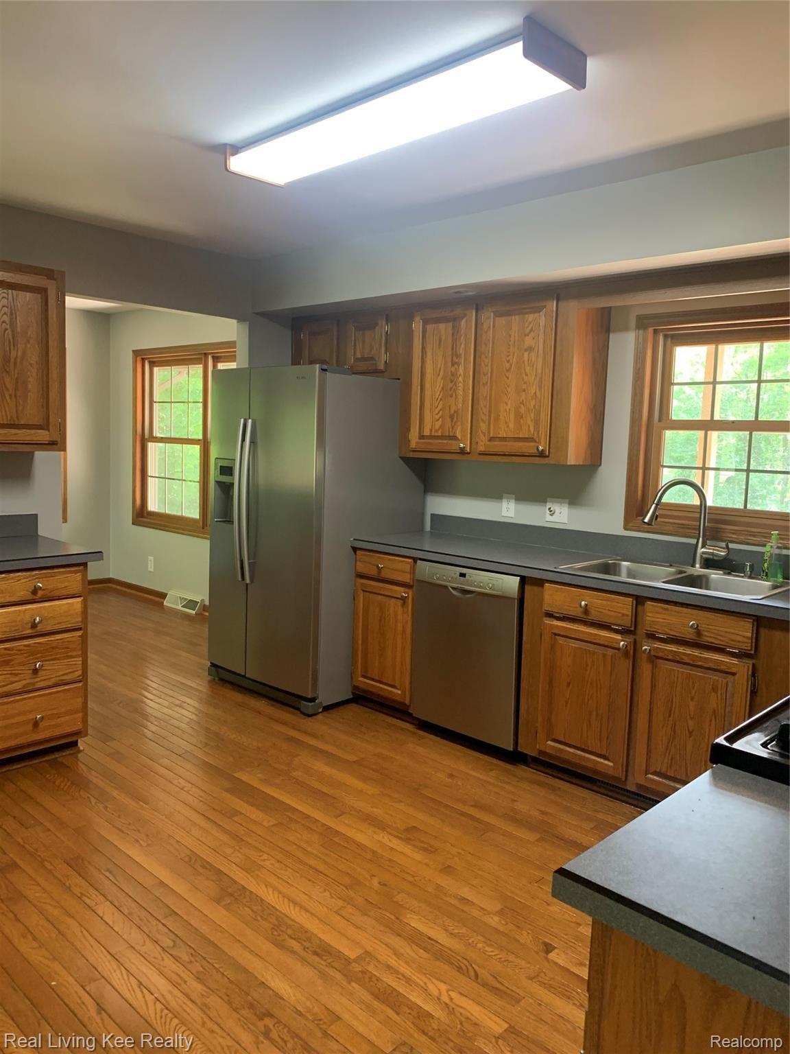 2346 Noble Road Oxford, MI 48370 - Photo 9 of 31 Kitchen