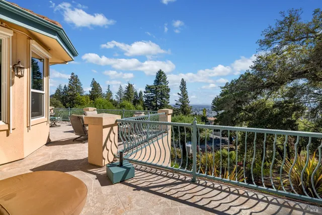 $1,895,000 | 1253 Wikiup Drive, Santa Rosa, CA 95403