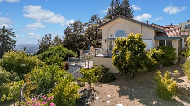 $1,895,000 | 1253 Wikiup Drive, Santa Rosa, CA 95403