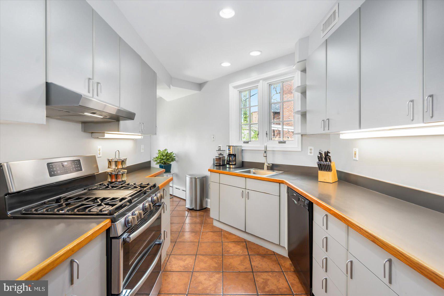 202 Ridgemede Road Baltimore, MD 21210 - Photo 12 of 44