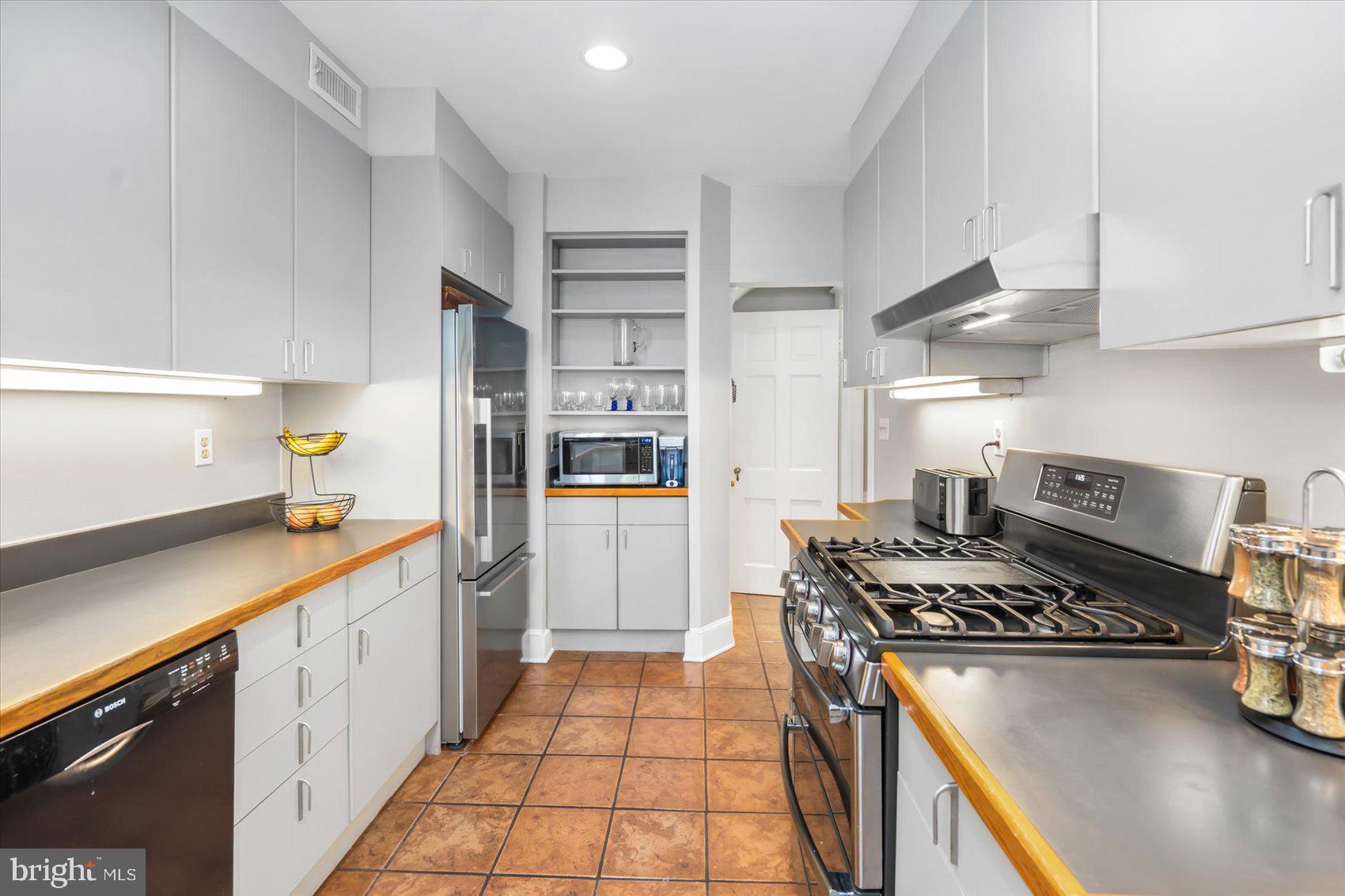 202 Ridgemede Road Baltimore, MD 21210 - Photo 13 of 44