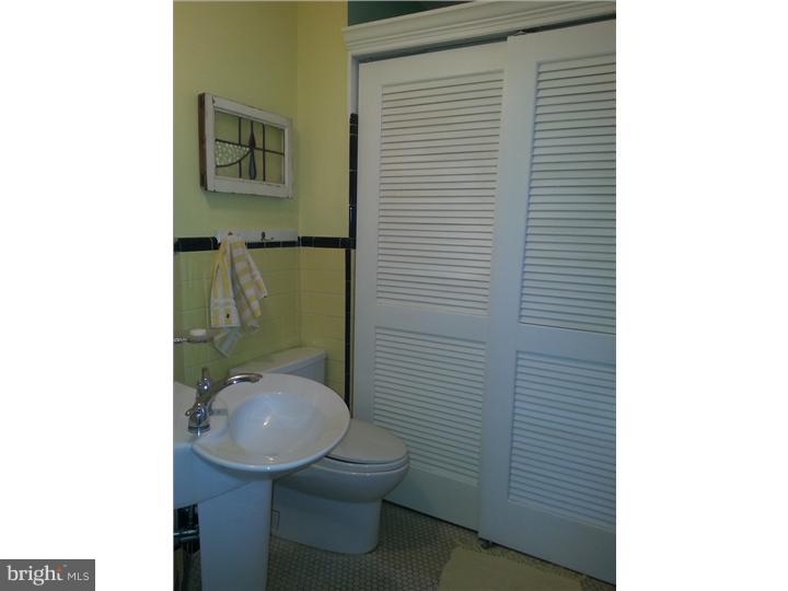 501 Strathmore Road Havertown, PA 19083 - Photo 19 of 25 Bathroom