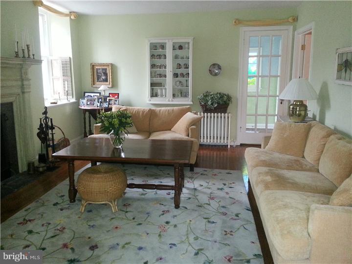 501 Strathmore Road Havertown, PA 19083 - Photo 4 of 25 Living Room