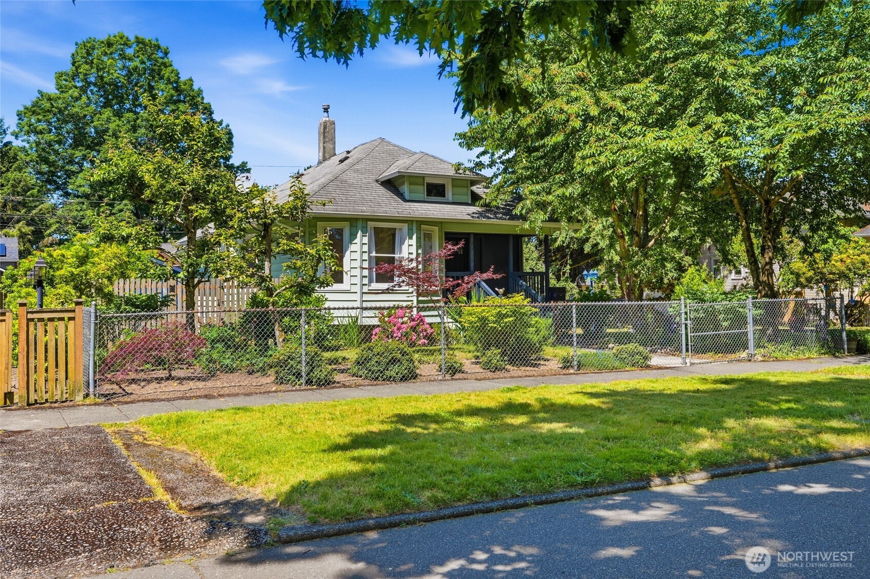 2312 Baker Avenue Everett, WA 98201 - Photo 4 of 37