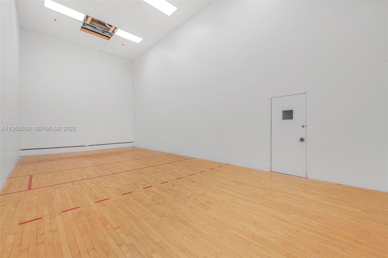 540 Brickell Key Drive, Unit 500 Miami, FL 33131 - Photo 19 of 26 a view of empty room