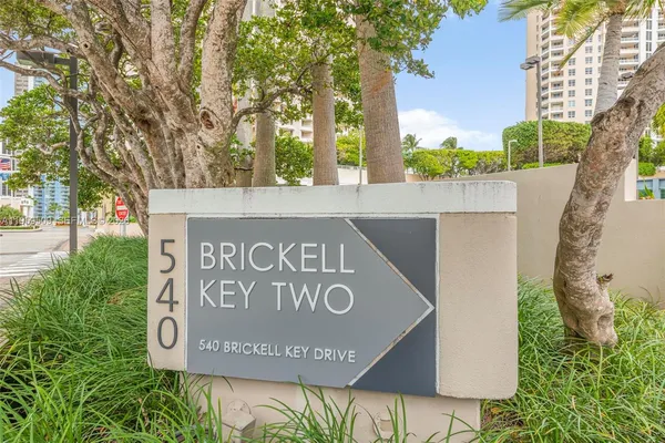 $3,500 | 540 Brickell Key Drive, Unit 500, Miami, FL 33131