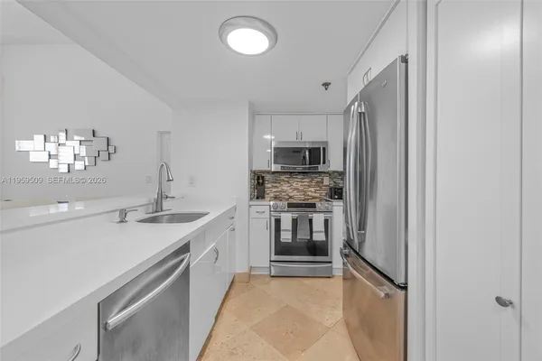 $3,500 | 540 Brickell Key Drive, Unit 500, Miami, FL 33131