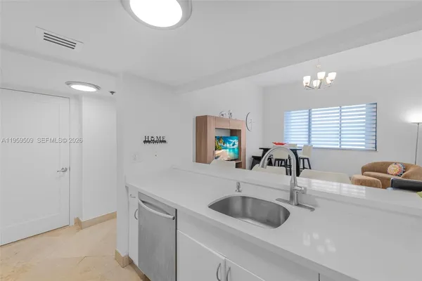 $3,500 | 540 Brickell Key Drive, Unit 500, Miami, FL 33131