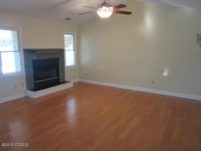 914 Williams Road New Bern, NC 28562 - Photo 3 of 32 3-Gas Fireplace