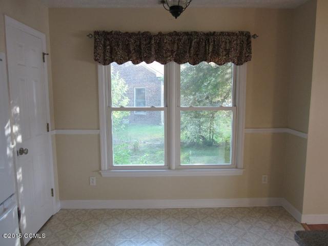 914 Williams Road New Bern, NC 28562 - Photo 8 of 32 8-Eat-In Area